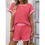 Conjunto de 2 piezas con cuello redondo, parches, manga corta y pantalones cortos - Imagen 3