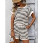 Conjunto de 2 piezas con cuello redondo, parches, manga corta y pantalones cortos