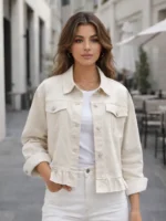 Chaqueta vaquera estilo boyfriend con bajo peplum y botones a tono