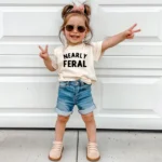 Camiseta para niño pequeño «Casi salvaje»
