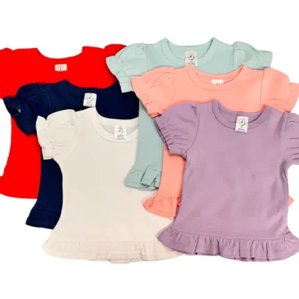 Camiseta con volantes y manga corta