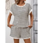Conjunto de 2 piezas con cuello redondo, parches, manga corta y pantalones cortos - Imagen 6